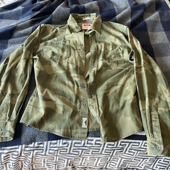 Wrangler oversized button flannel - Picture 1 of 7